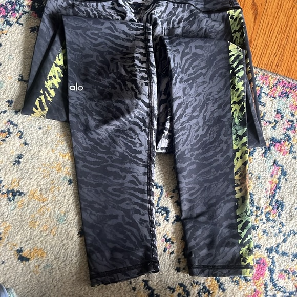Alo Vapor High Waist Zebra Legging - Picture 4 of 5